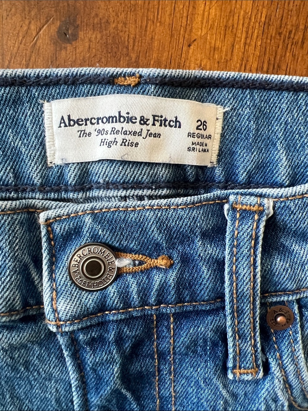 Abercrombie 90’s Relaxed High-Rise Jeans - Picture 3 of 4